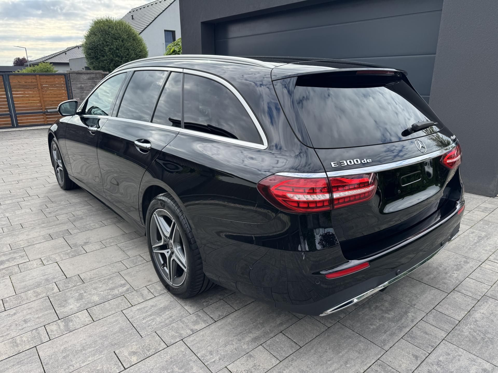 Mercedes-Benz Třídy E, E 300de 4MATIC AMG Hybrid Tažn - fotka 6