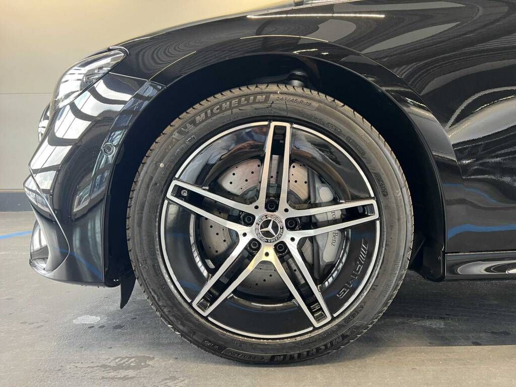 Mercedes-Benz Třídy E, 300 de 4MATIC - fotka 4