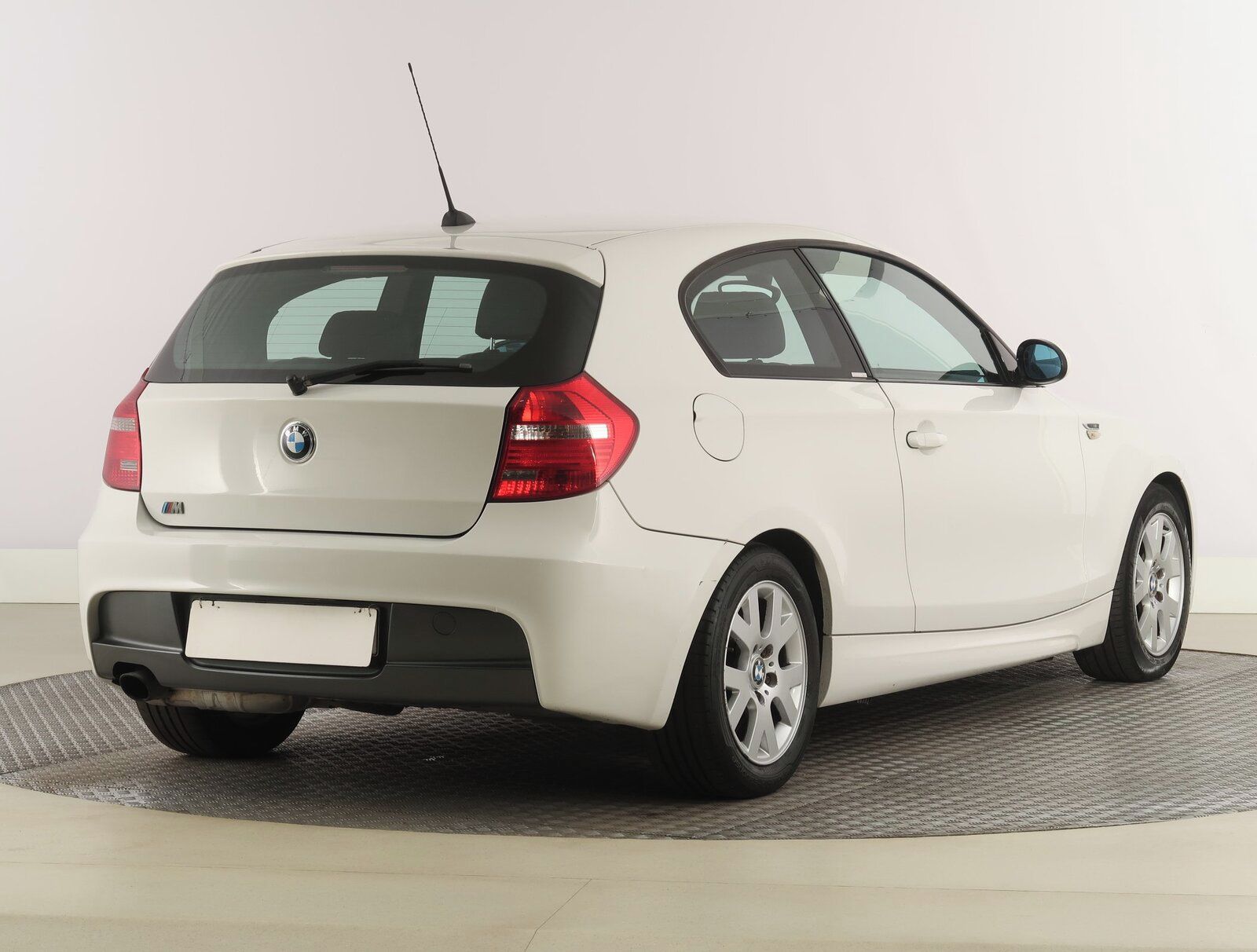 BMW Řada 1, 116i, plně pojízdný, Klima - fotka 5