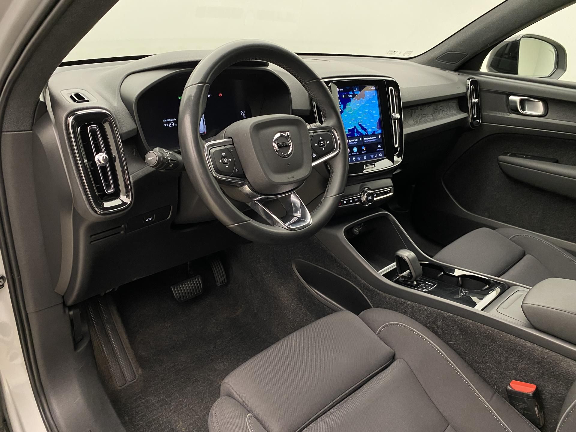 Volvo XC40, PURE ELECTRIC RECHARGE PLUS - fotka 4