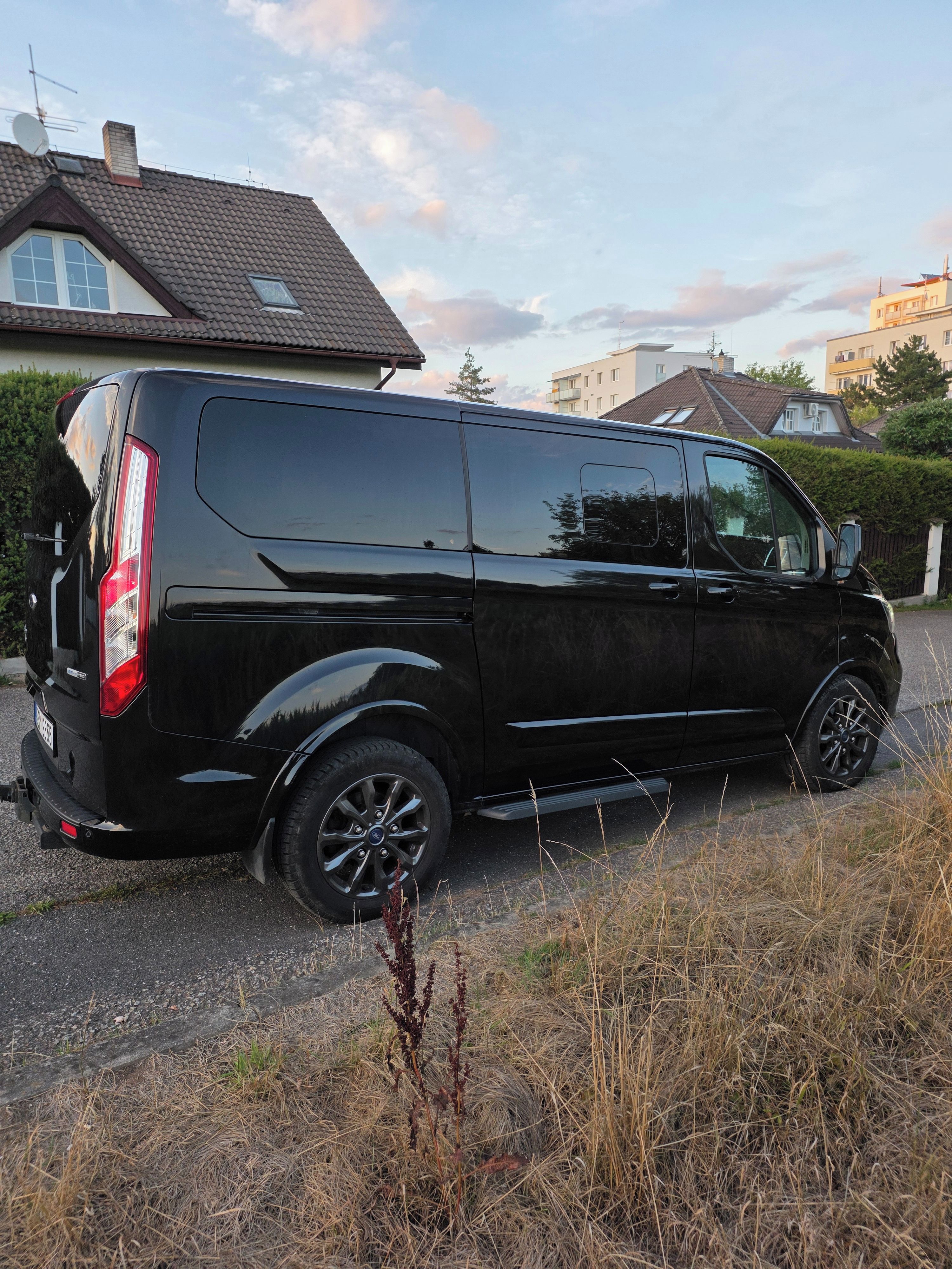 Ford Tourneo Custom, L1 Titanium 2.0D (mHEV) 136 kW - fotka 5