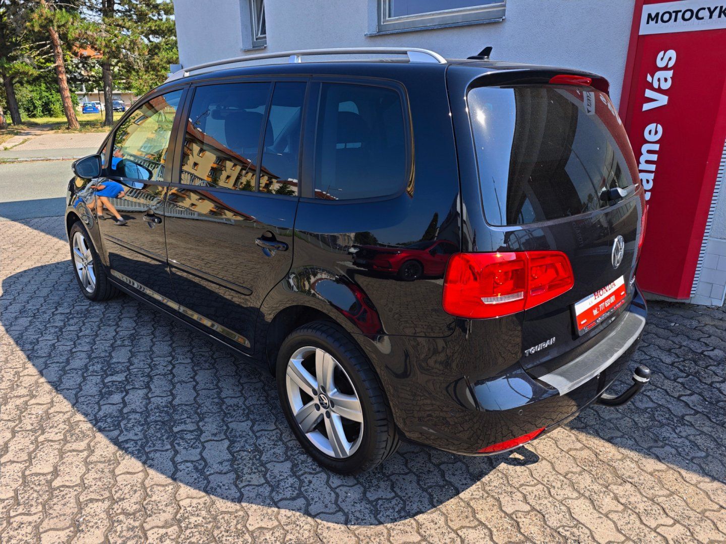 Volkswagen Touran, 2.0 TDi Life 7 Míst Panorama - fotka 4