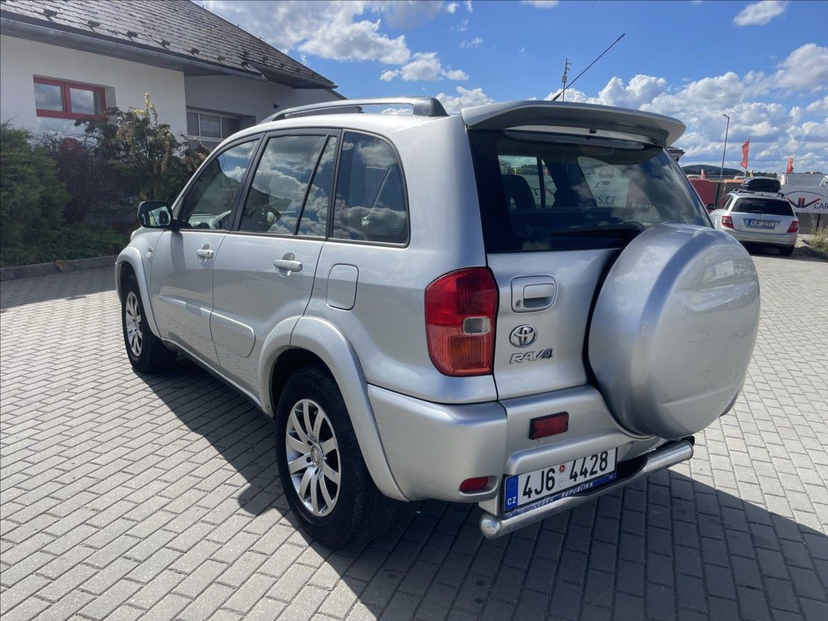 Toyota Rav4, 2,0 D-4D 85kw Klima 4x4 po STK - fotka 3