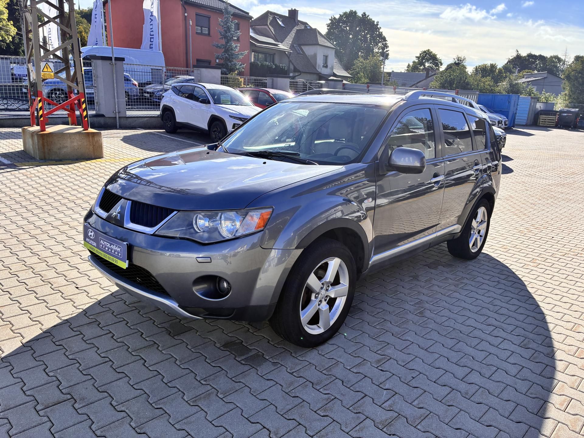 Mitsubishi Outlander, 2.0DiD 103kW 4x4 7MÍST INSTYLE - fotka 3