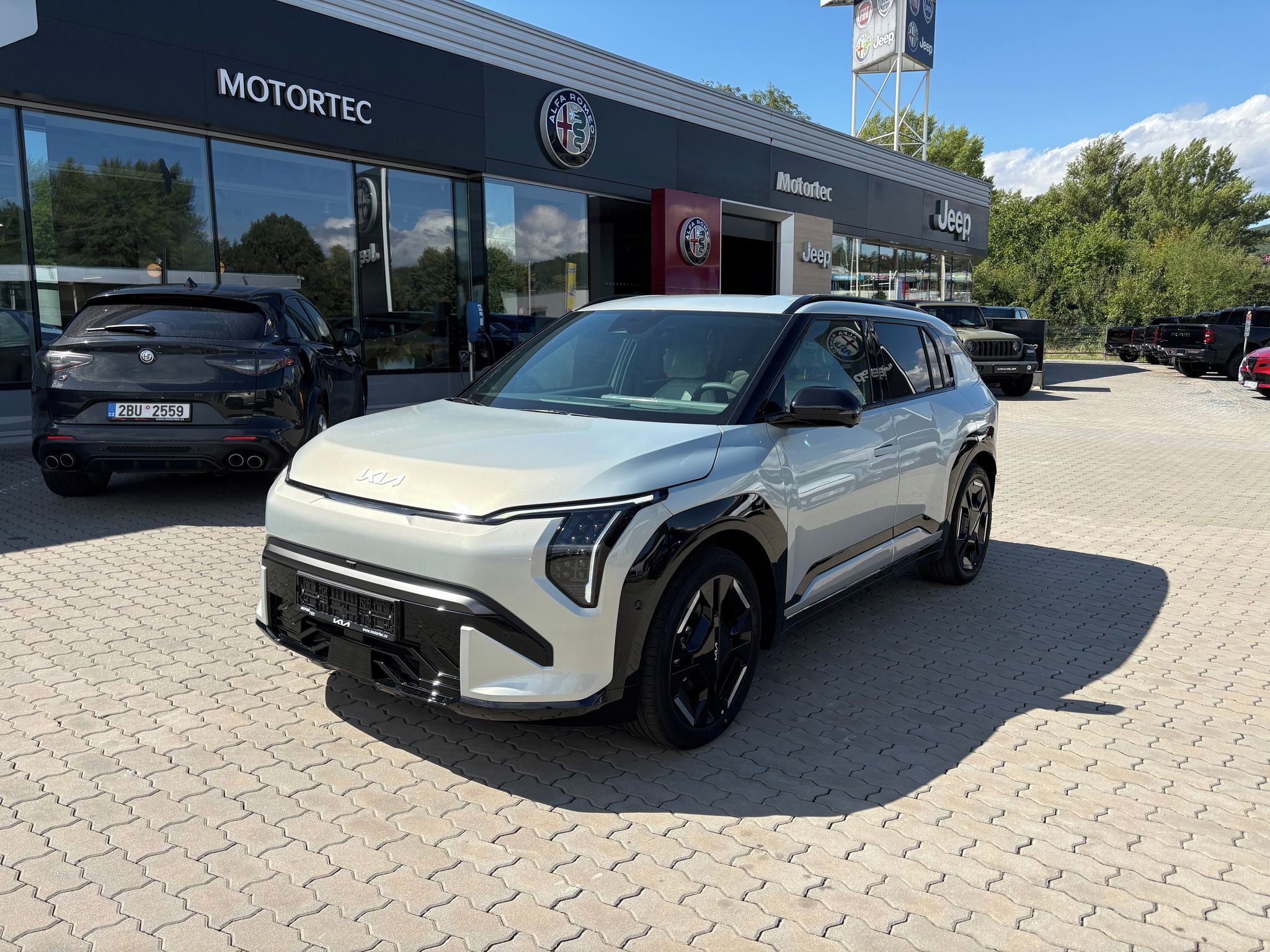 Kia EV3, 4x2 GT-LINE 150 KW + 81,4 KWH - fotka 3