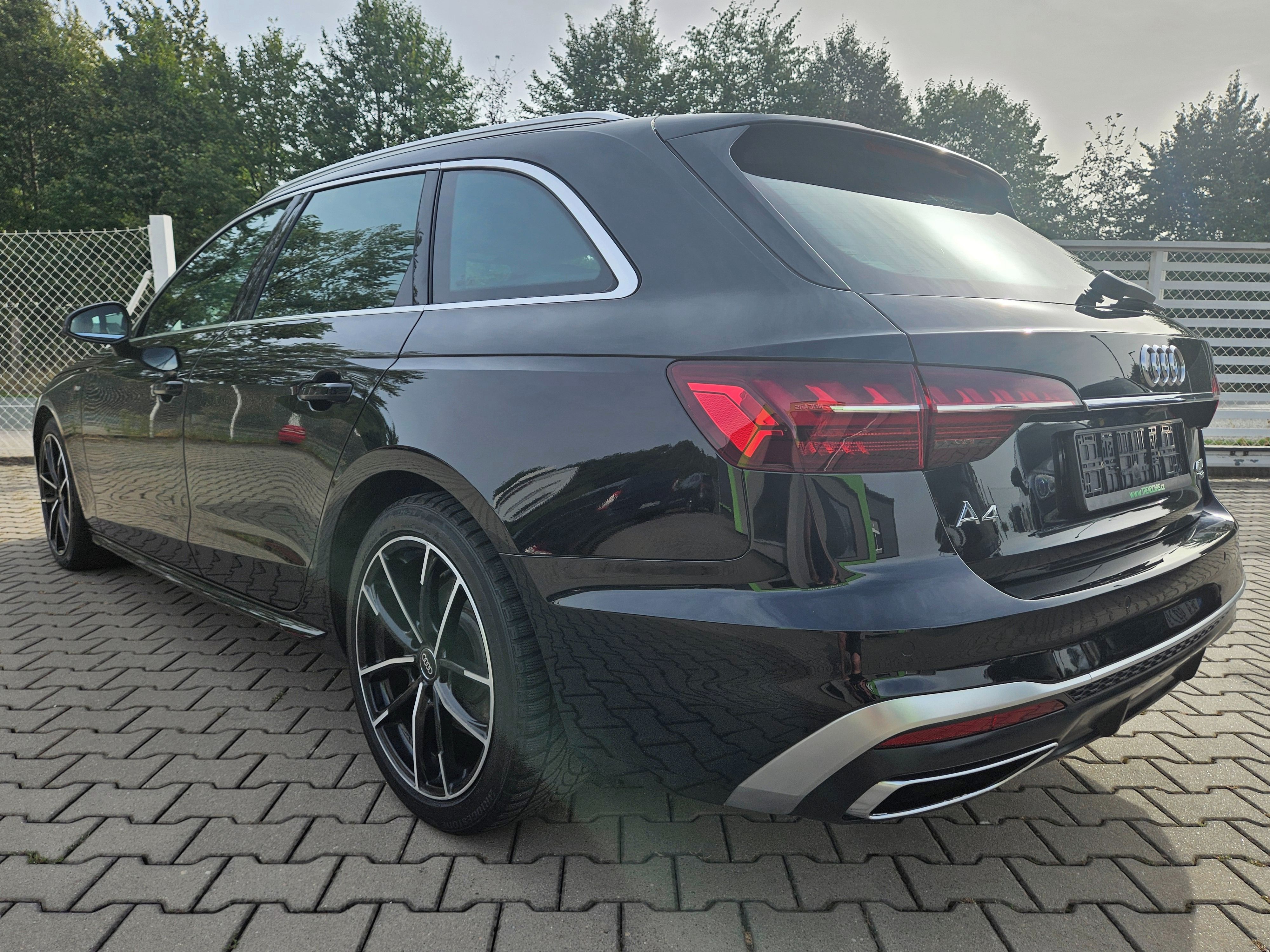 Audi A4, 40TDi Quattro 140KW S-LINE DPH - fotka 6