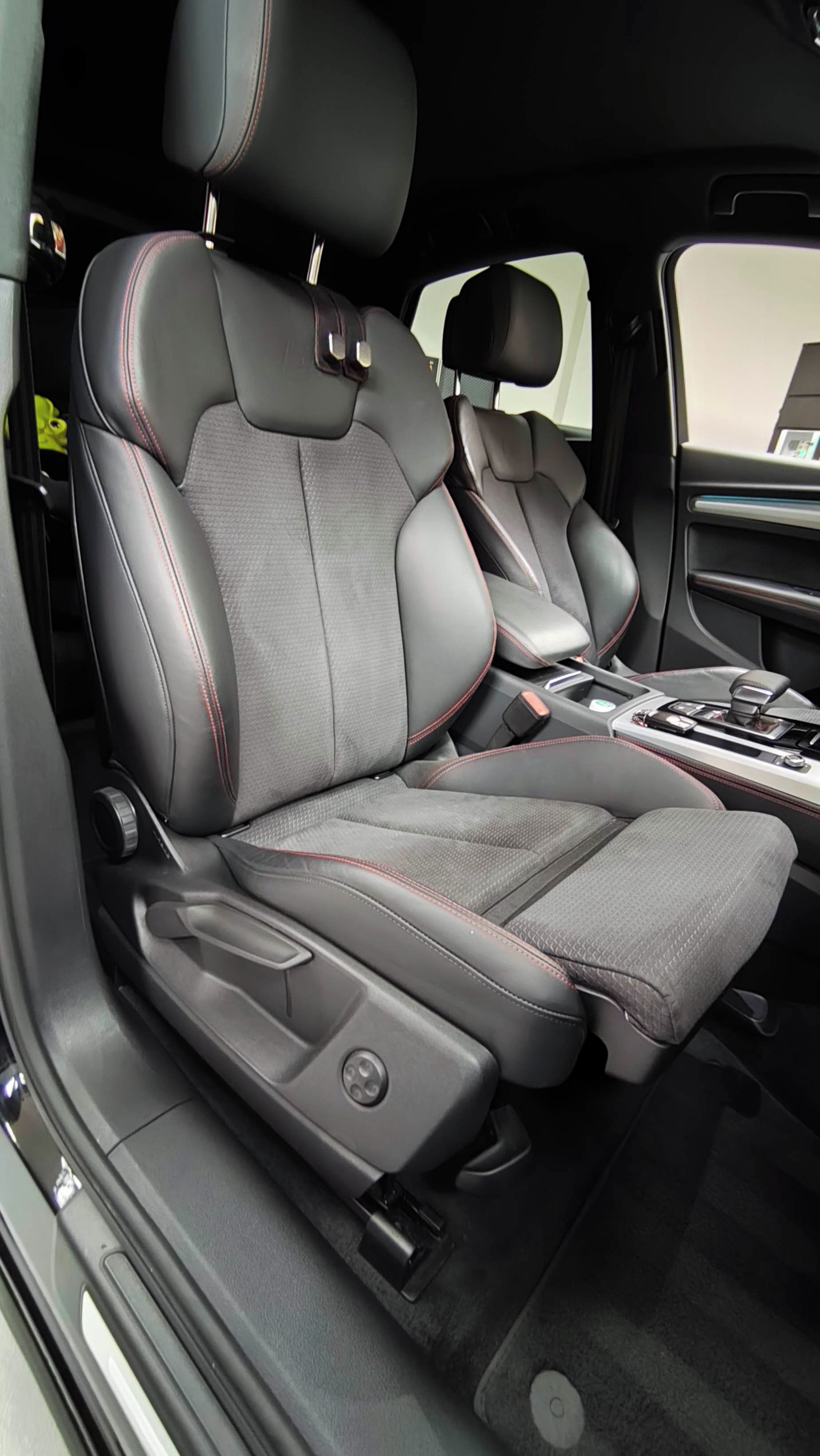 Audi Q5, 2.0 TDI - fotka 4