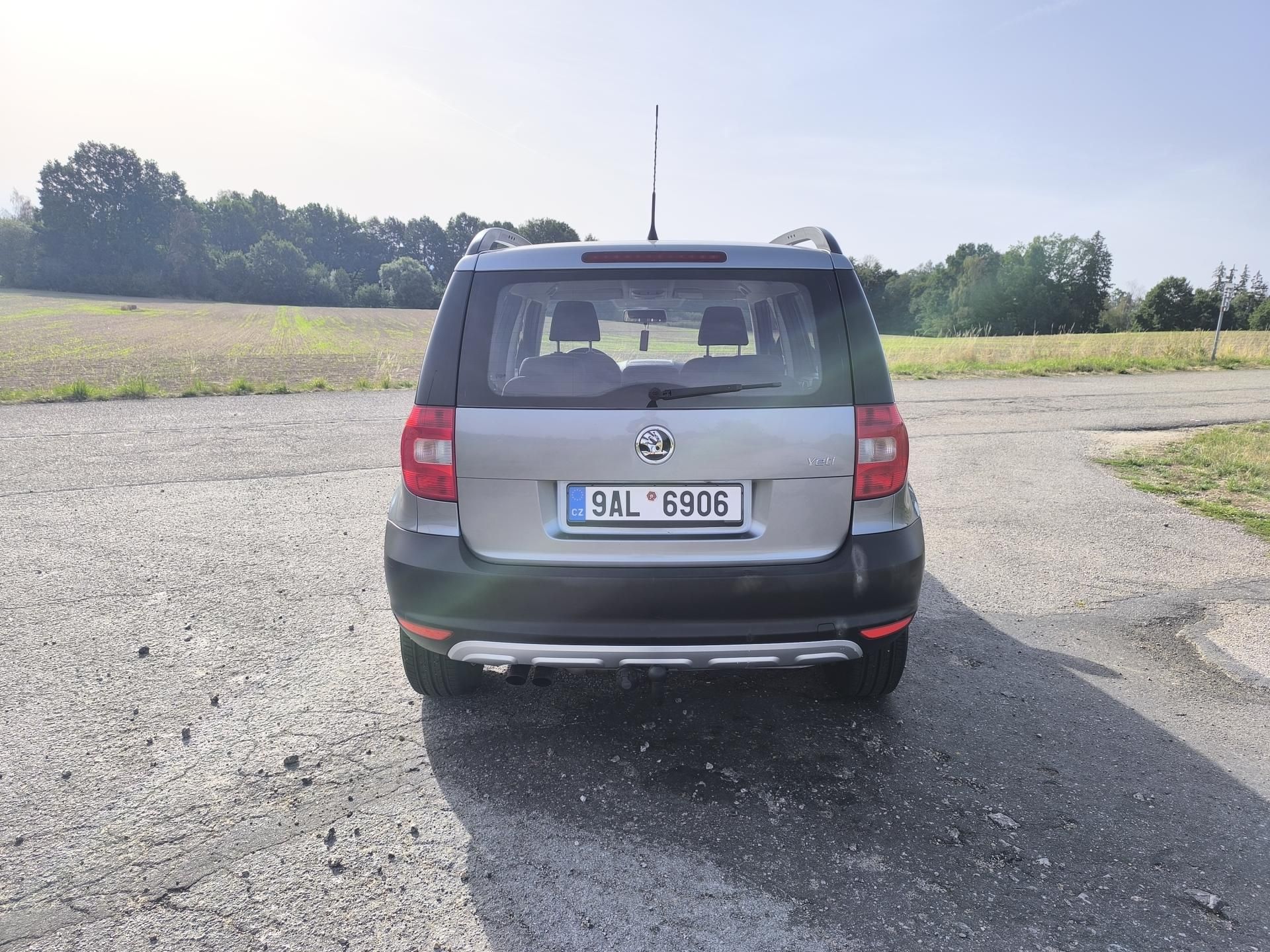 Škoda Yeti, 1.2 TSI  DOLOŽENÉ KM - fotka 4