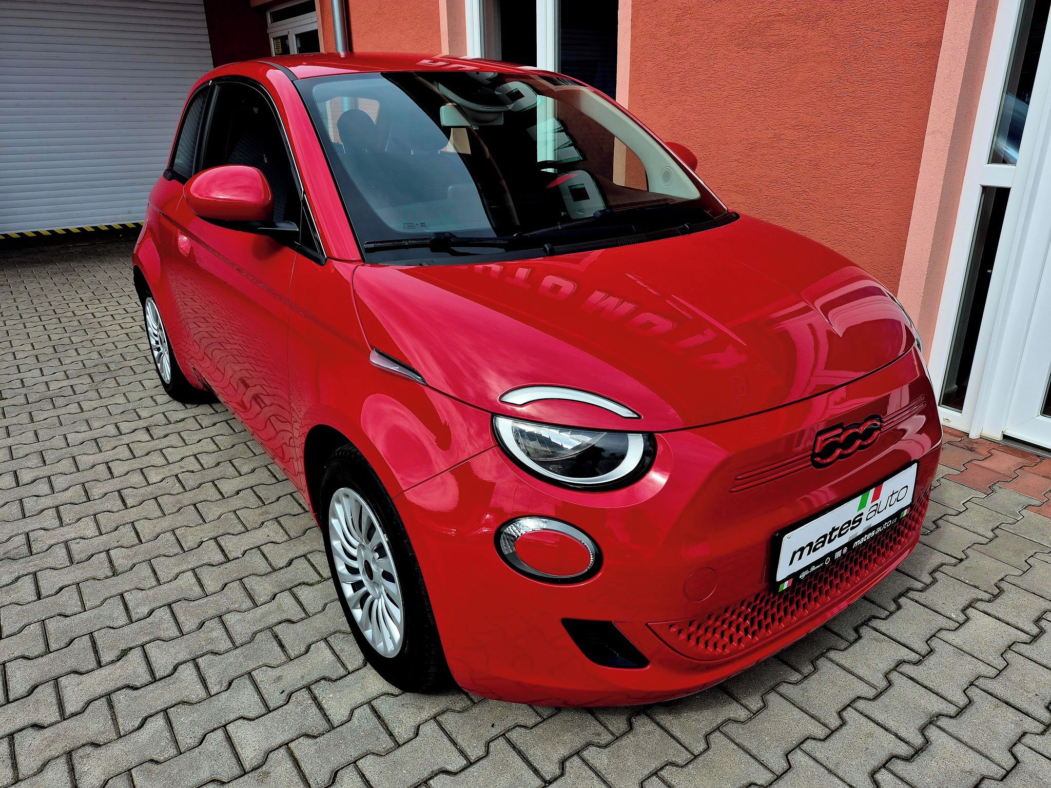 Fiat 500E, 42Kkwh 87kw RED (ODPOČET DPH) - fotka 5