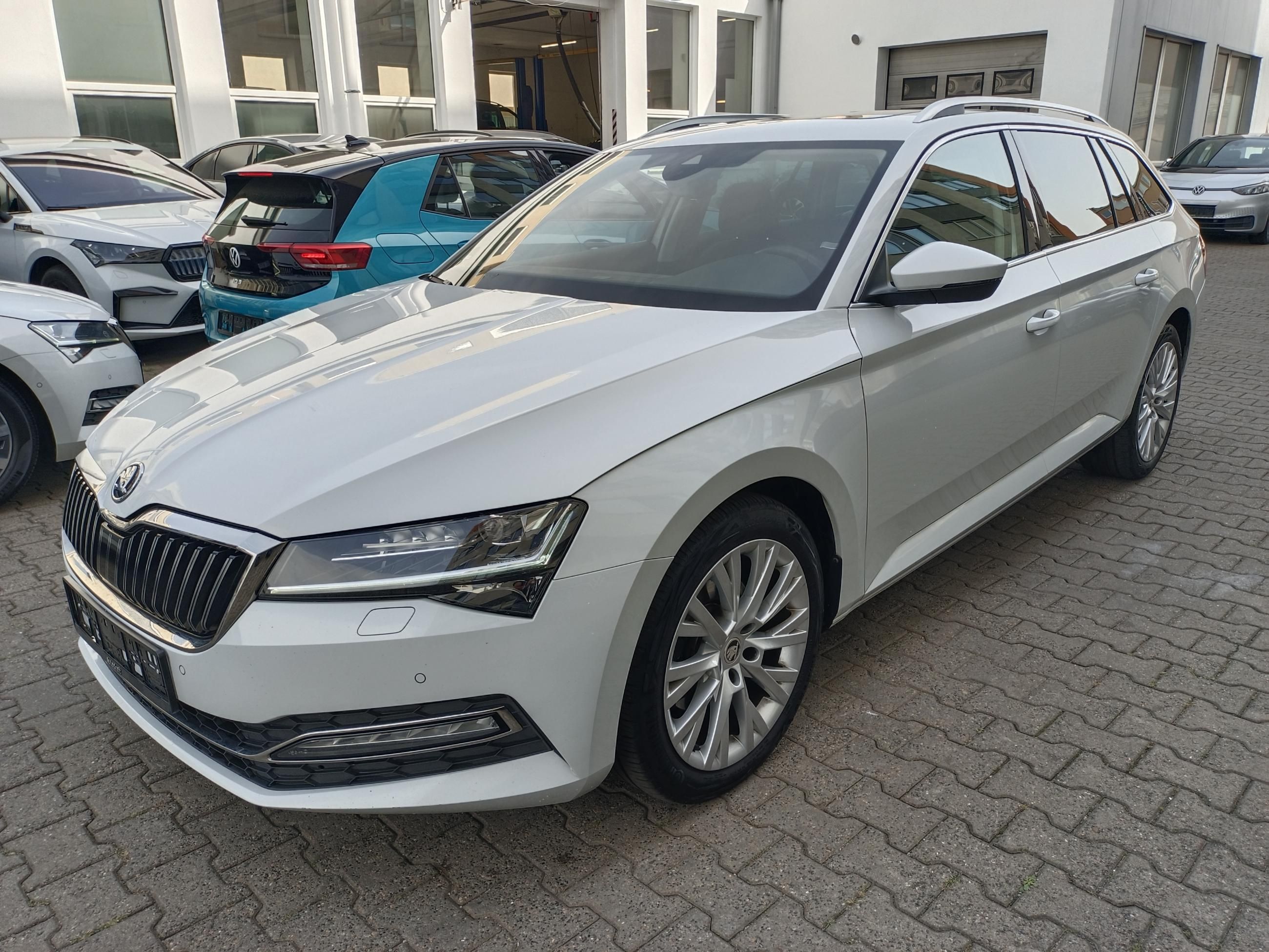 Škoda Superb, 2.0 TDI 110kW DSG Style - fotka 3