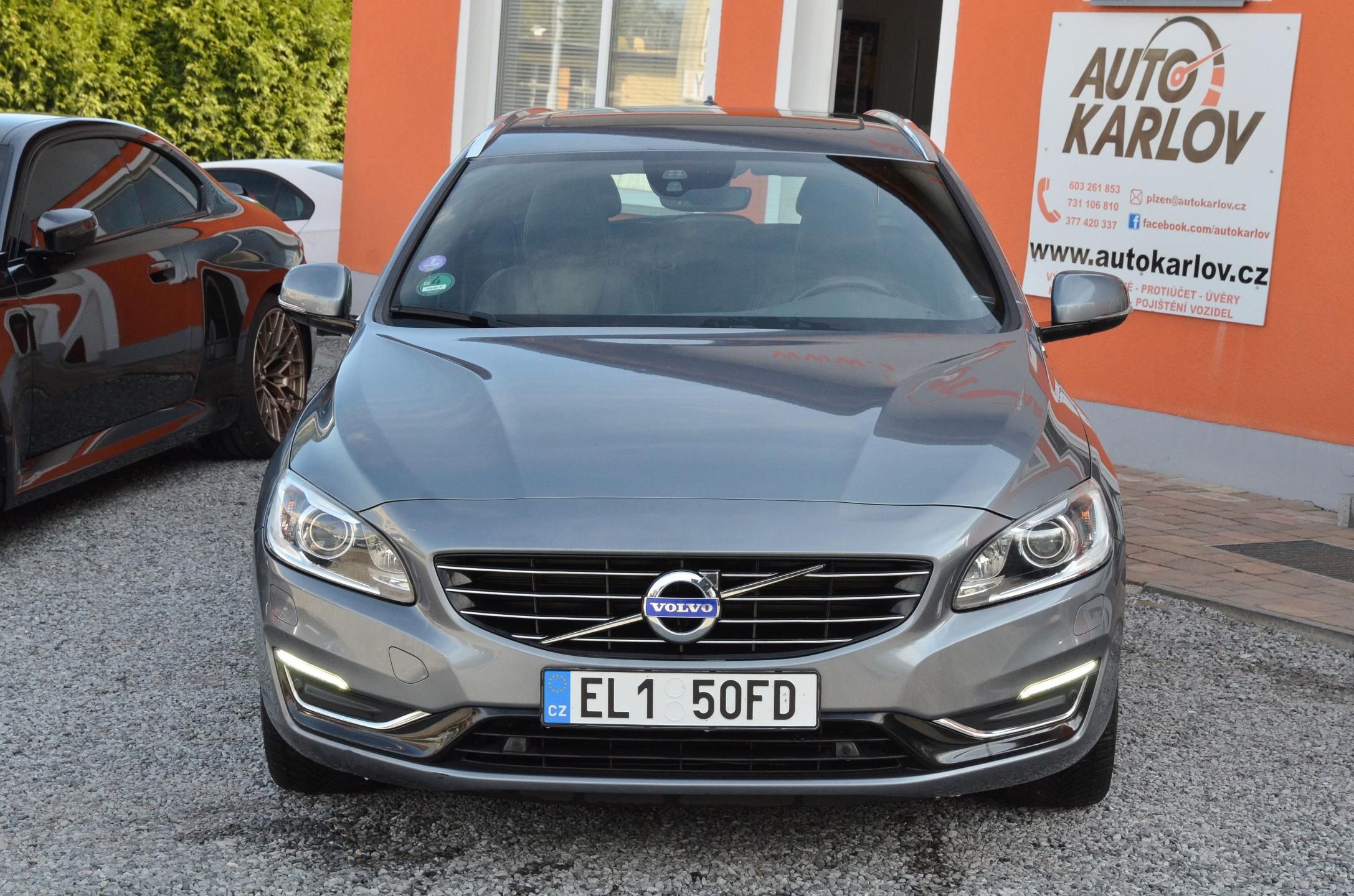 Volvo V60, 2.4 D6 AWD PHEV 212kW Momentum - fotka 2