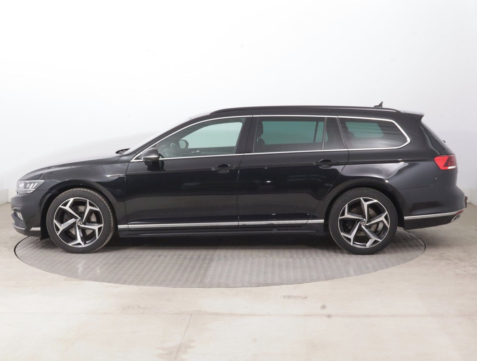 Volkswagen Passat, 2.0 TDI, R-Line, Automat - fotka 3