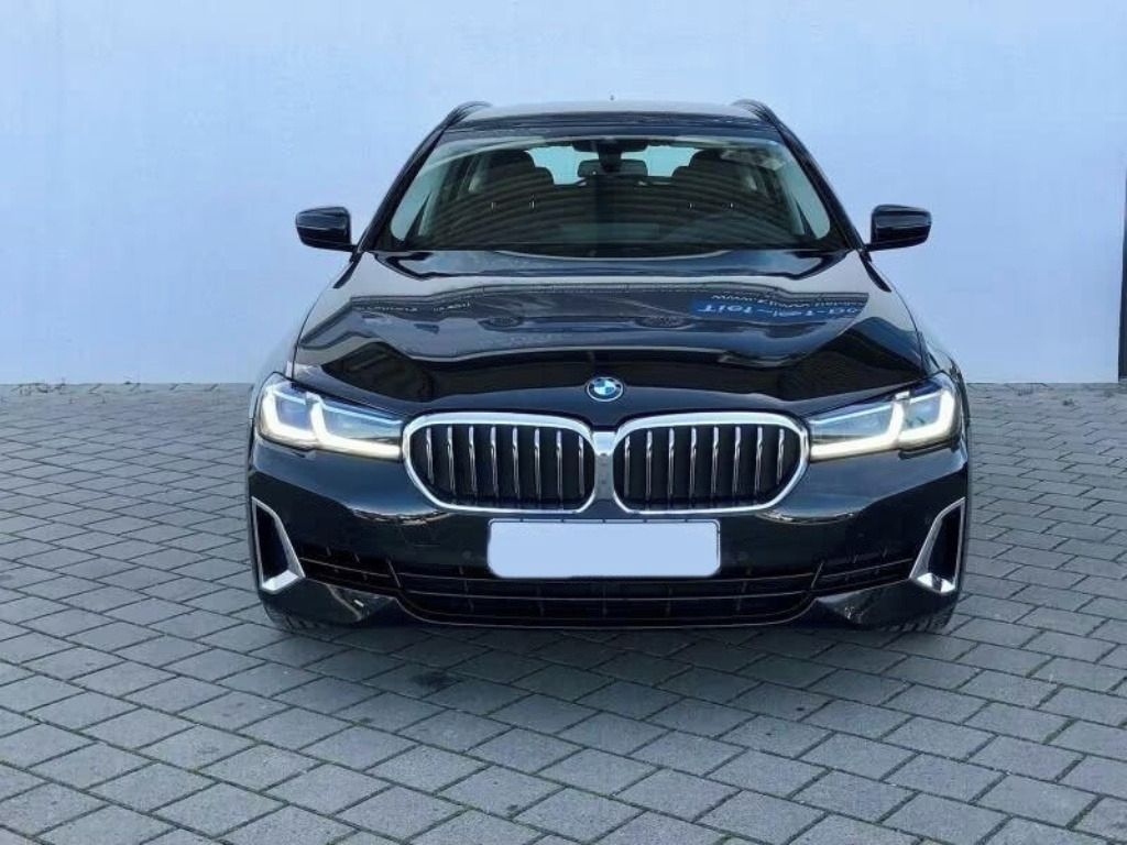 BMW Řada 5, 540i xDrive Touring Luxury - fotka 3