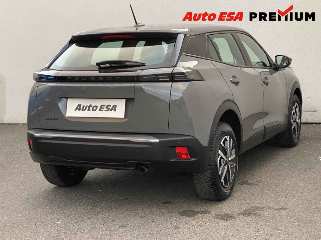Peugeot 2008, 1.2 PT,+pneu - fotka 4