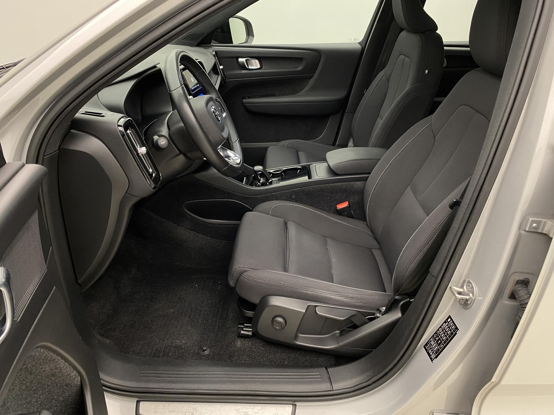 Volvo XC40, PURE ELECTRIC RECHARGE PLUS - fotka 3