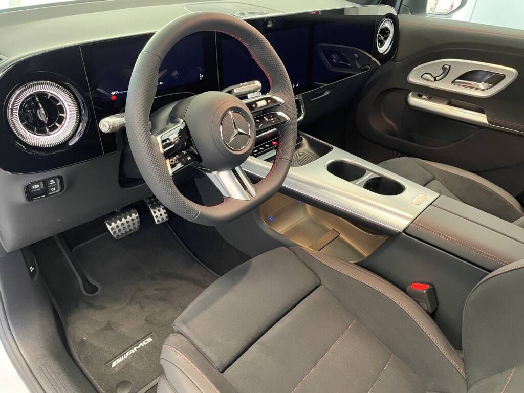 Mercedes-Benz GLB, 200 4MATIC - fotka 2