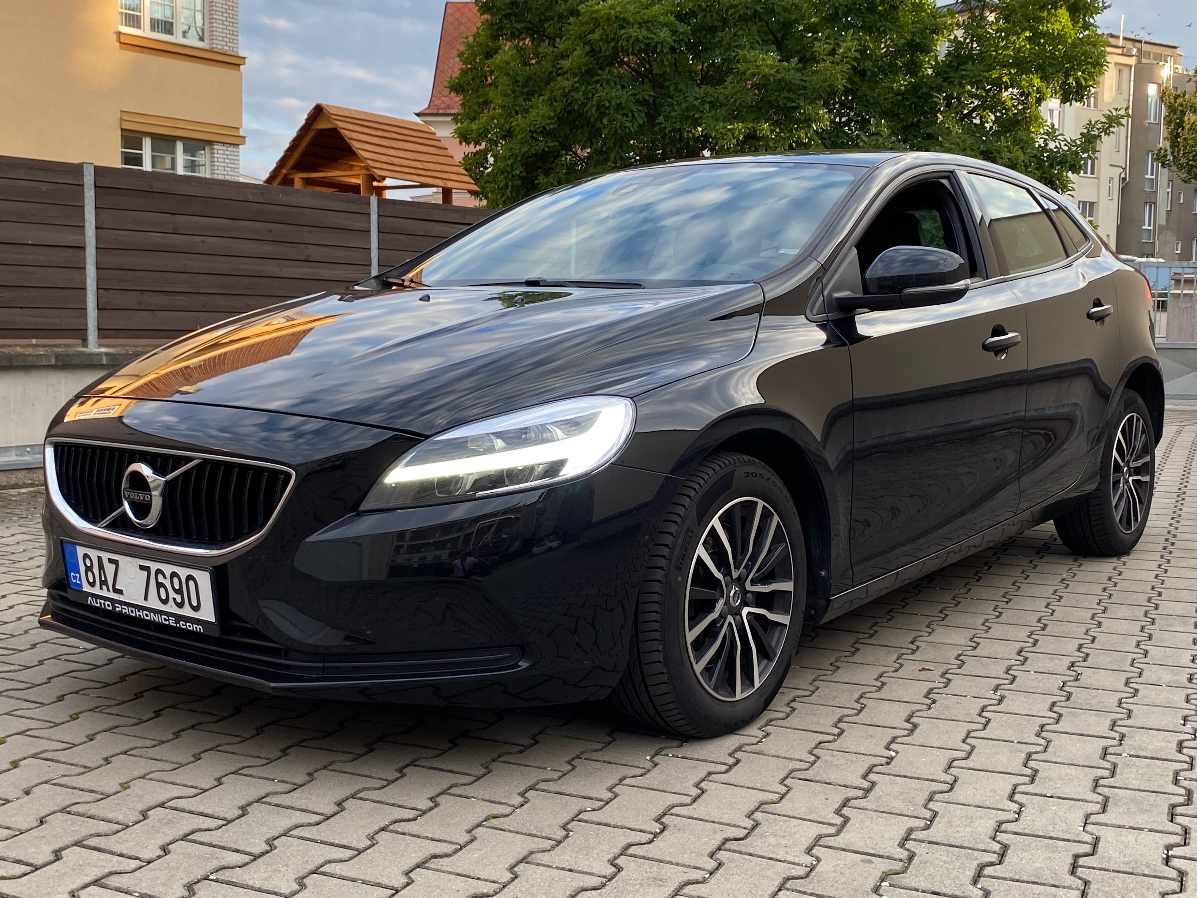Volvo V40, Automat-Najezd pouze 87tis.