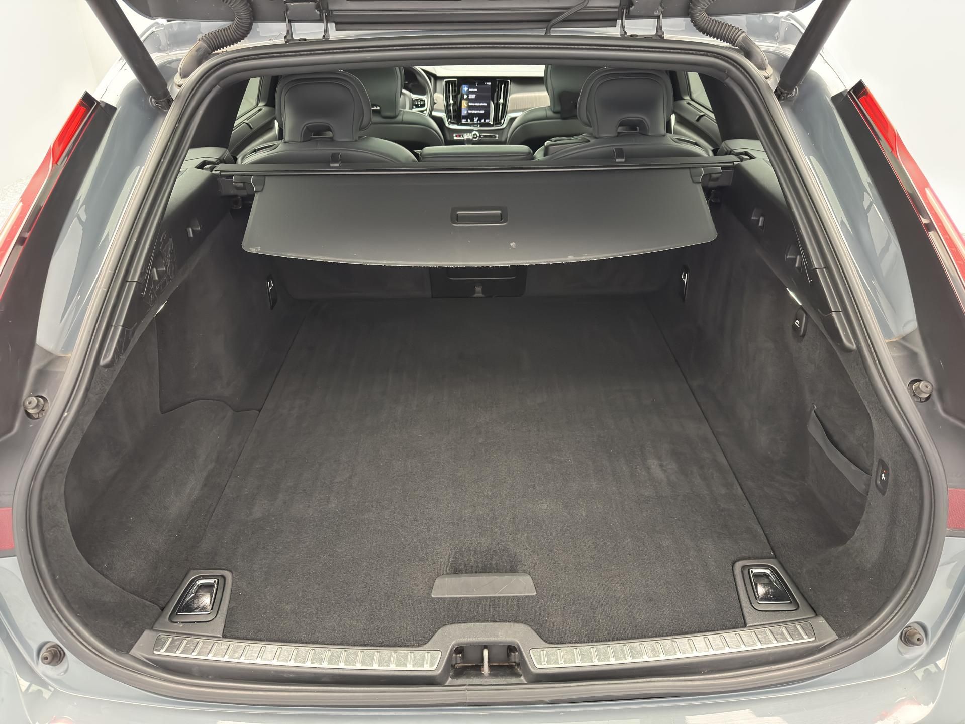 Volvo V90, CC D4 AWD PRO AUT - fotka 5