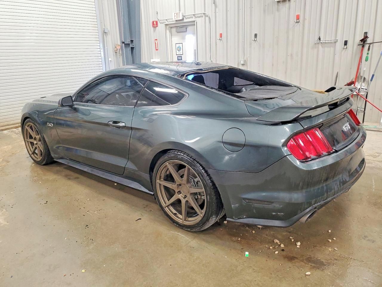 Ford Mustang, Auto na cestě - fotka 3