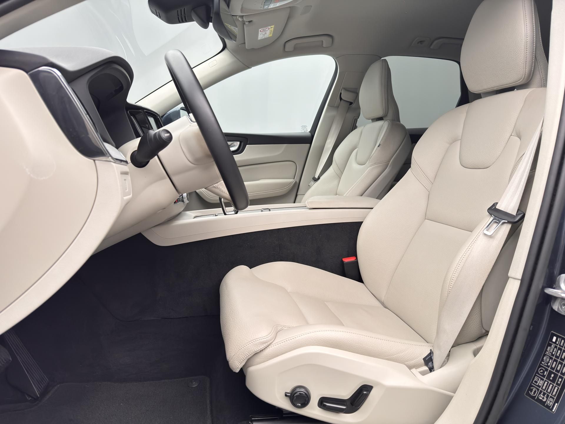 Volvo XC60, B4 AWD BRIGHT PLUS CZ 1.maj - fotka 4