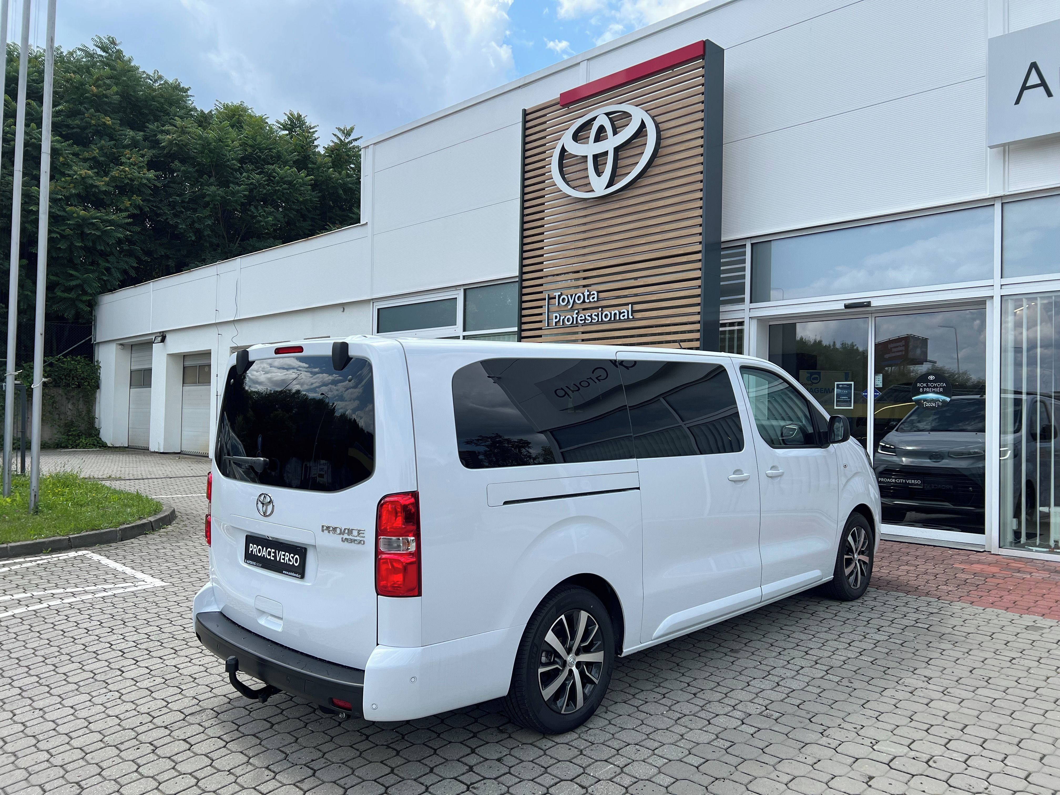 Toyota Proace Verso, 2.0D 8AT VIP 7S L2 Skyview - fotka 6