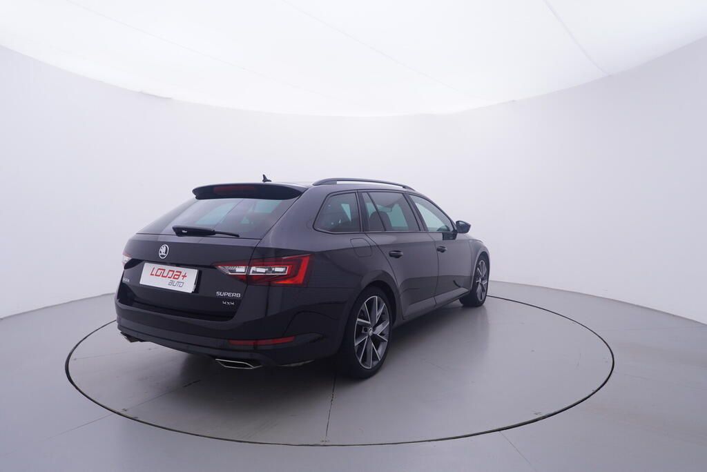 Škoda Superb, SportLine 2.0 TSI 206 kW - fotka 5