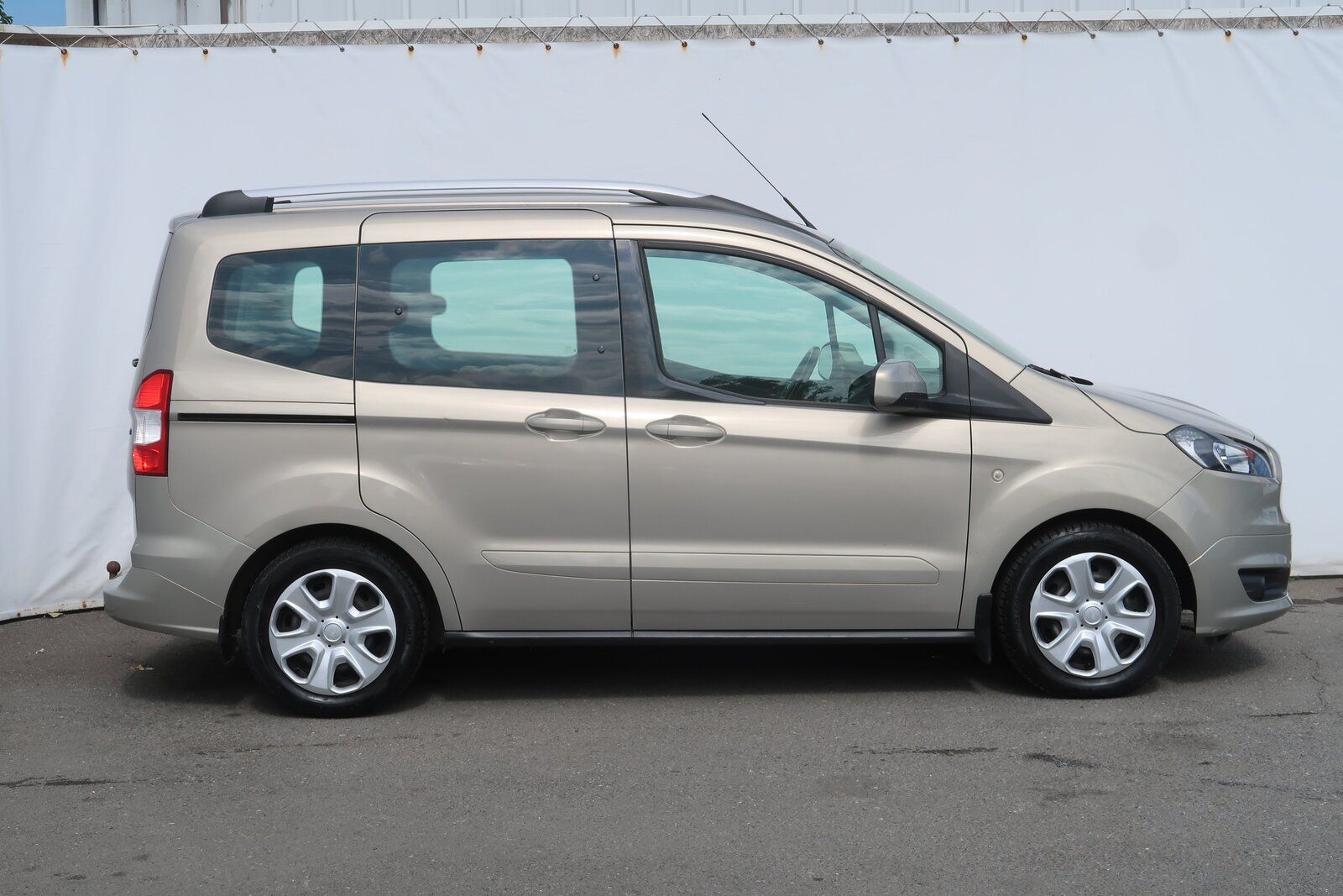 Ford Tourneo Courier, 1.0 EcoBoost, 5Míst, Klima, ČR - fotka 6