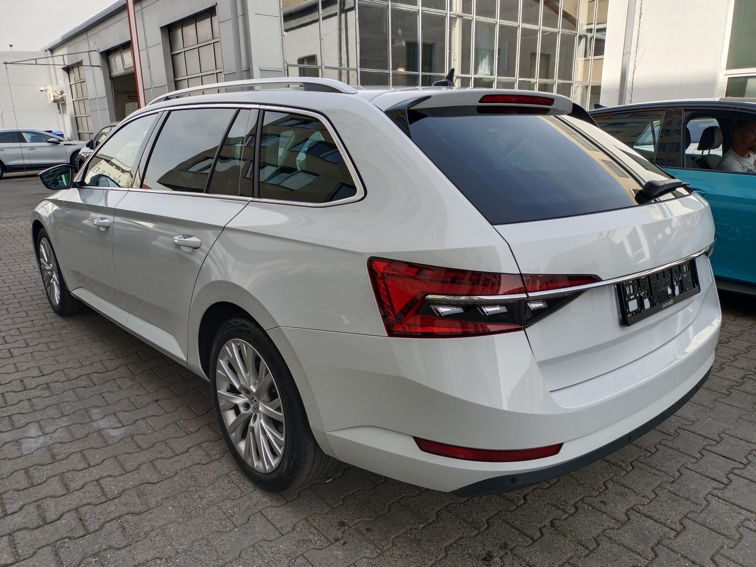 Škoda Superb, 2.0 TDI 110kW DSG Style - fotka 4