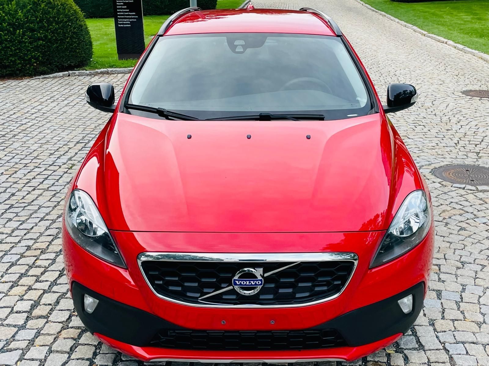 Volvo V40, 2.0D3 AUT CROSS COUNTRY TAŽNÉ - fotka 4