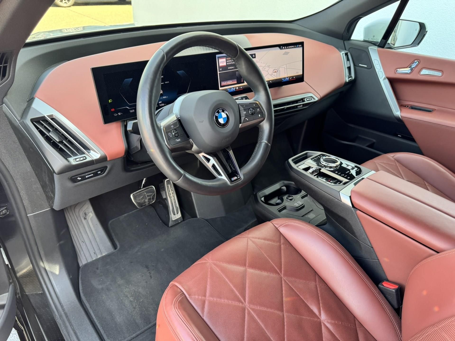 BMW iX, iX xDrive45 - fotka 5