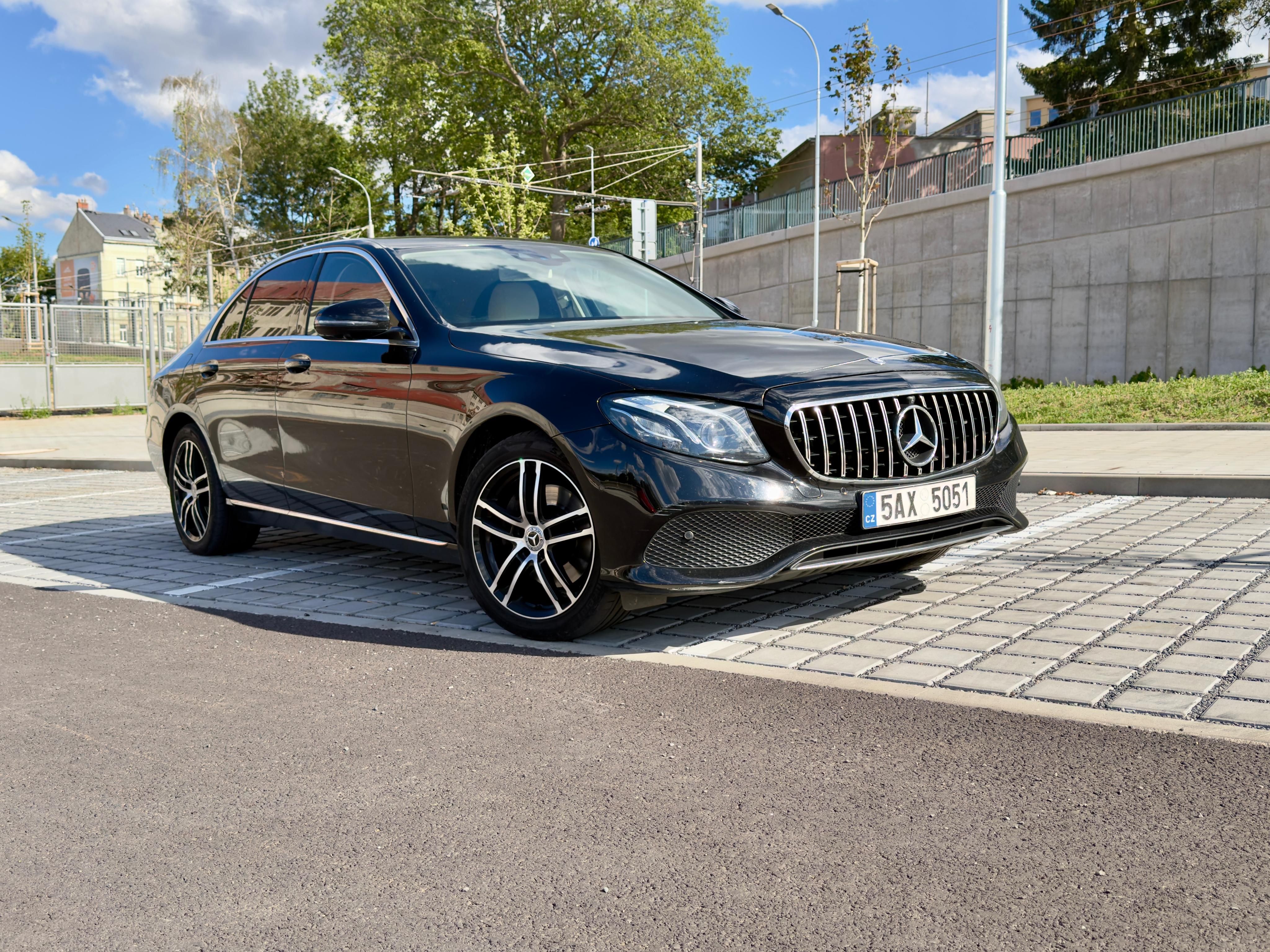 Mercedes-Benz Třídy E, Mercedes Benz E220