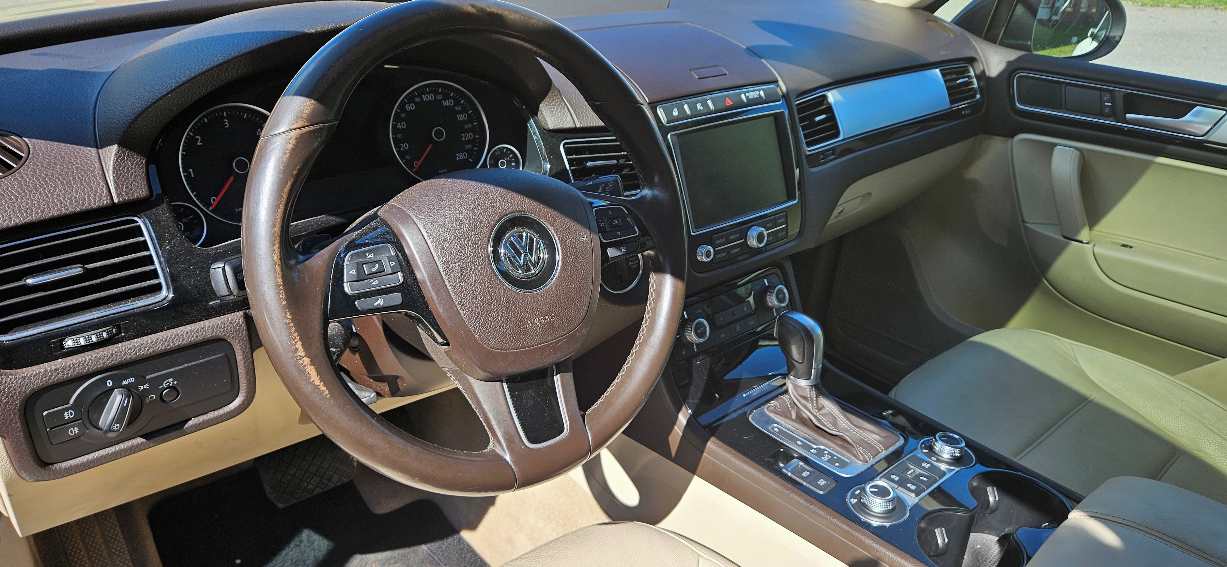 Volkswagen Touareg, 3,0 TDi, V6 - fotka 6