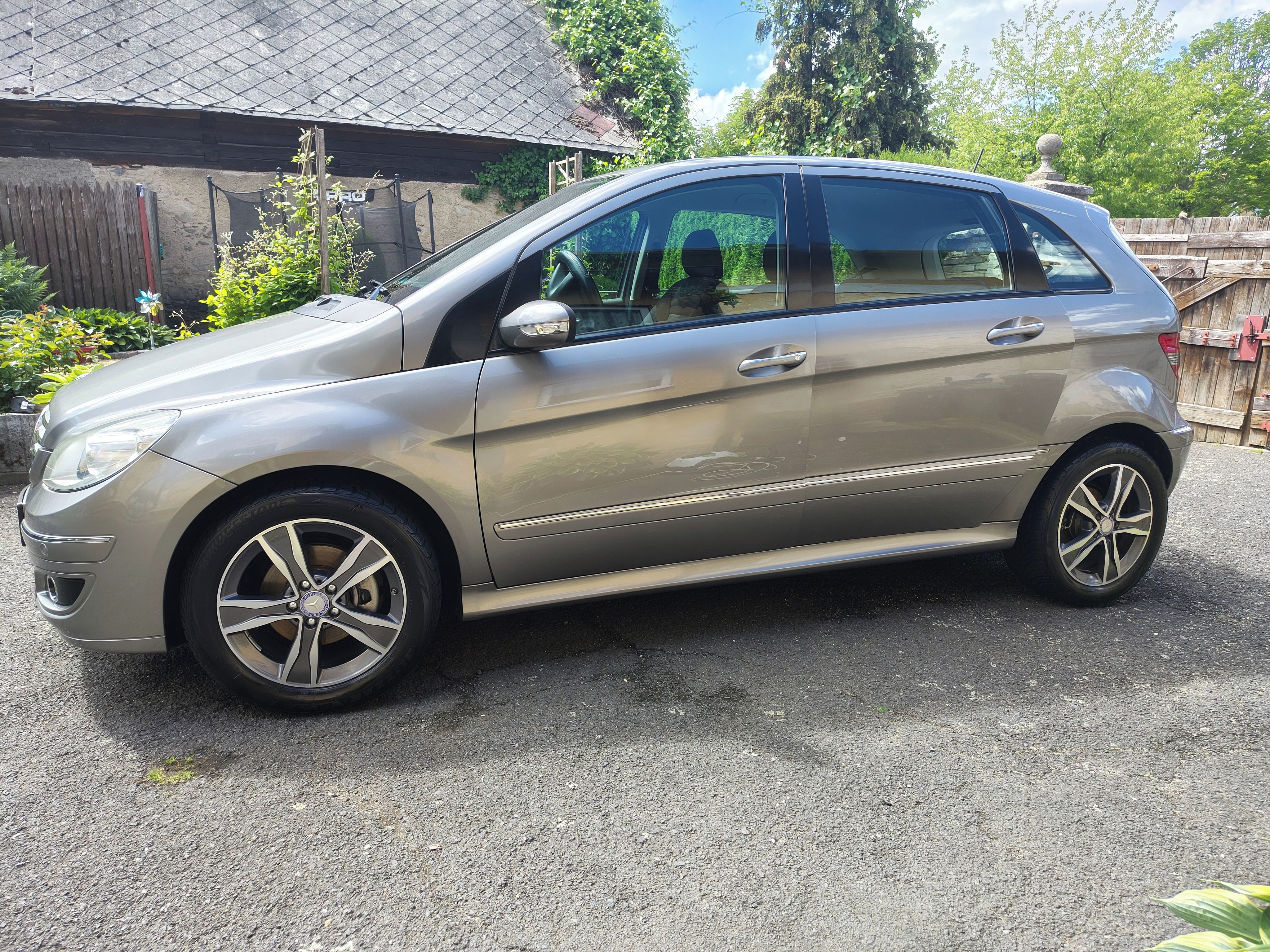 Mercedes-Benz Třídy B, Pěkný Mercedes Benz B - fotka 3