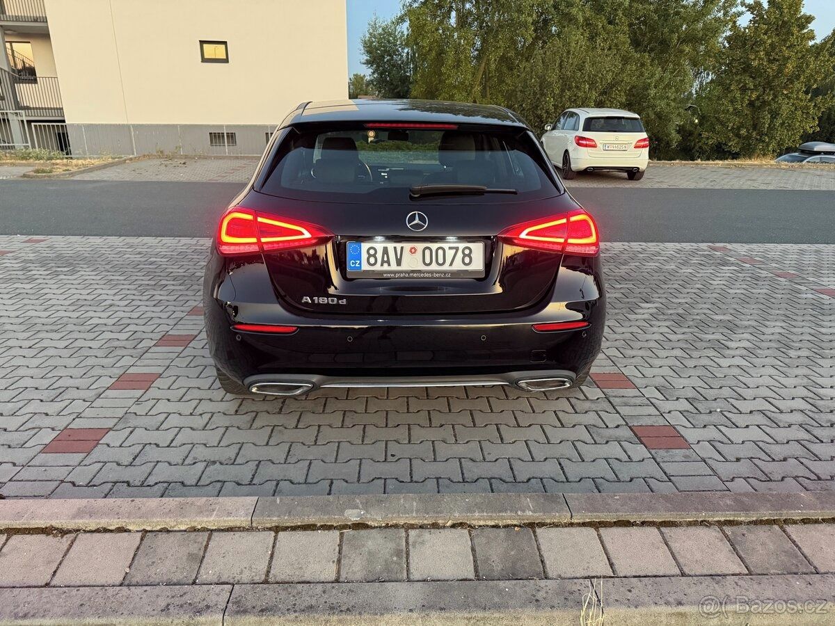 Mercedes-Benz Třídy A, Mercedes-Benz A180d - fotka 2