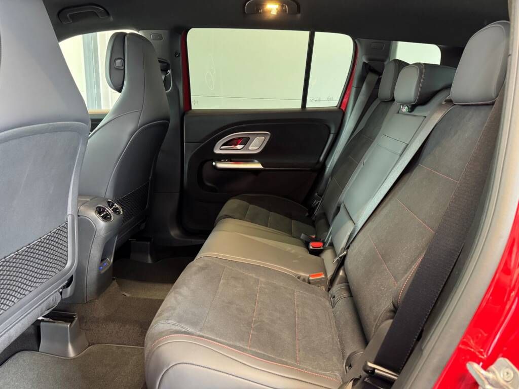 Mercedes-Benz GLB, 200 4MATIC - fotka 3