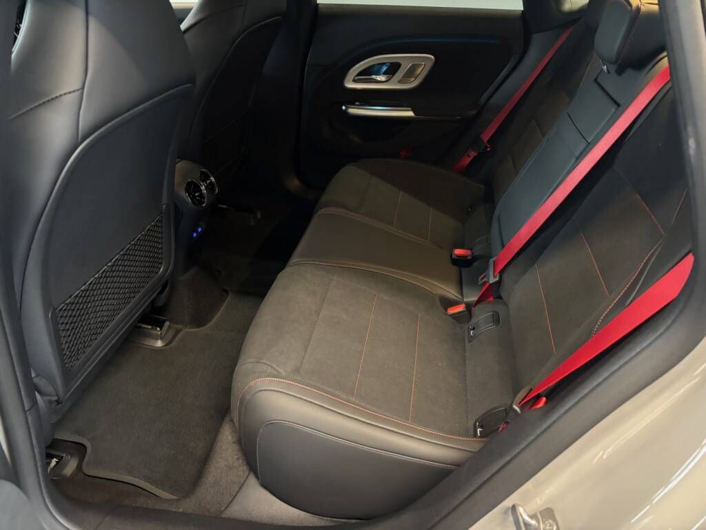 Mercedes-Benz CLA, 350 4MATIC s technologií EQ - fotka 3