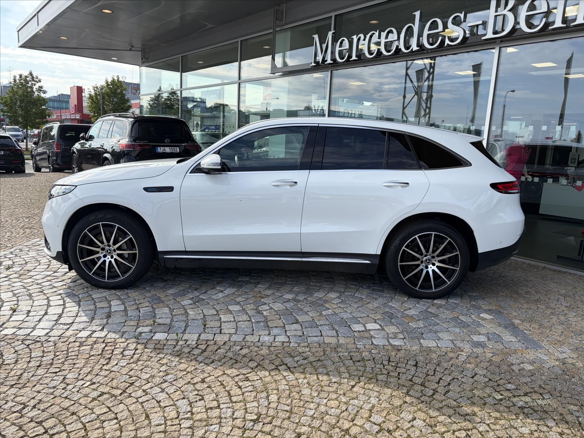 Mercedes-Benz EQC, EQC 400 4Matic - fotka 2
