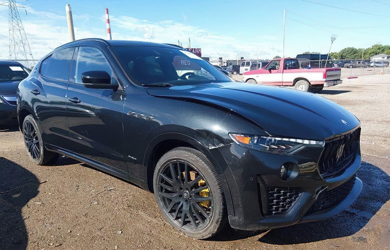 Maserati Levante, Auto na cestě - fotka 2