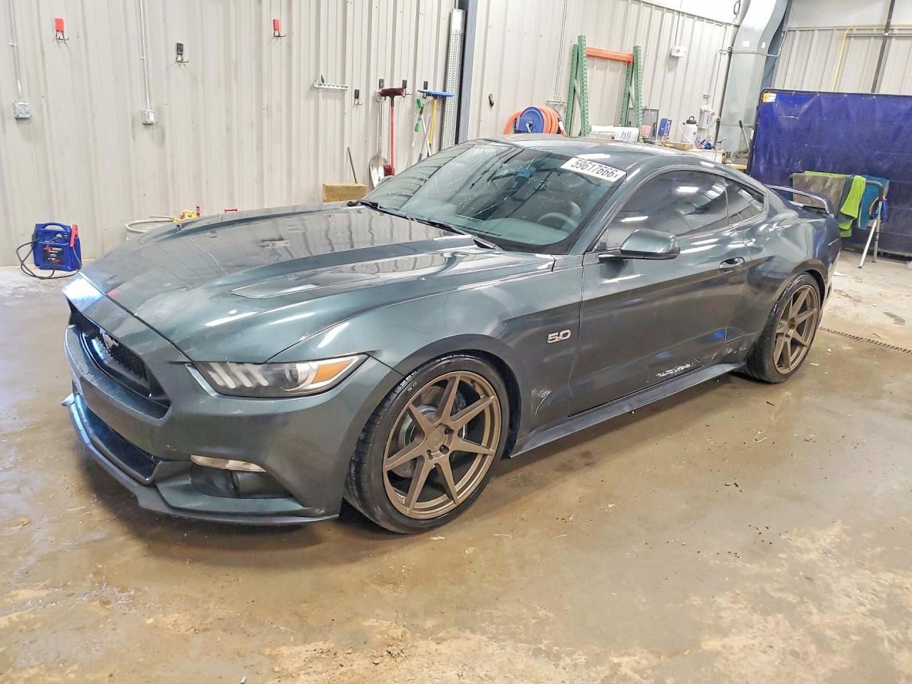 Ford Mustang, Auto na cestě