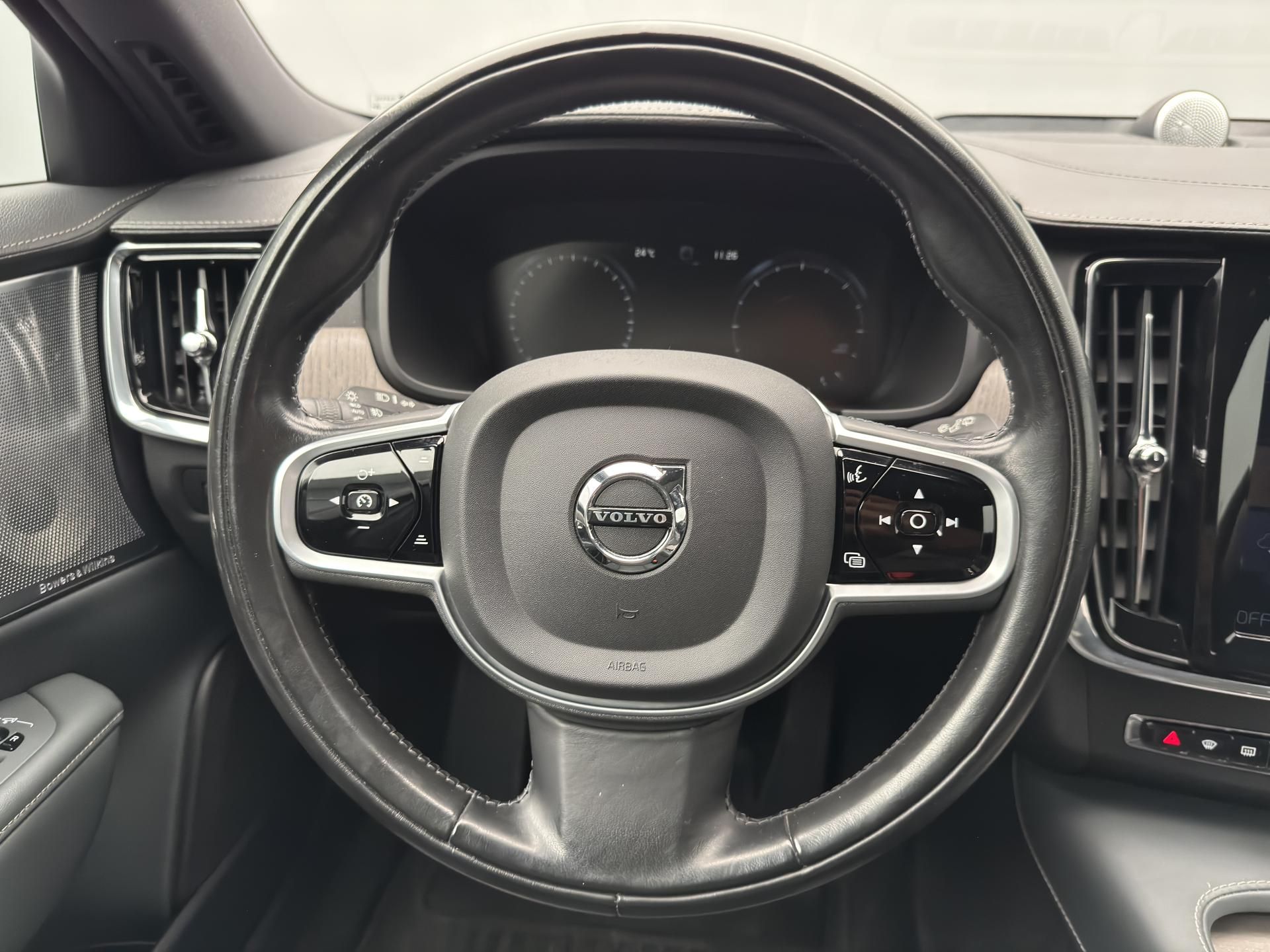 Volvo V90, CC D4 AWD PRO AUT - fotka 3