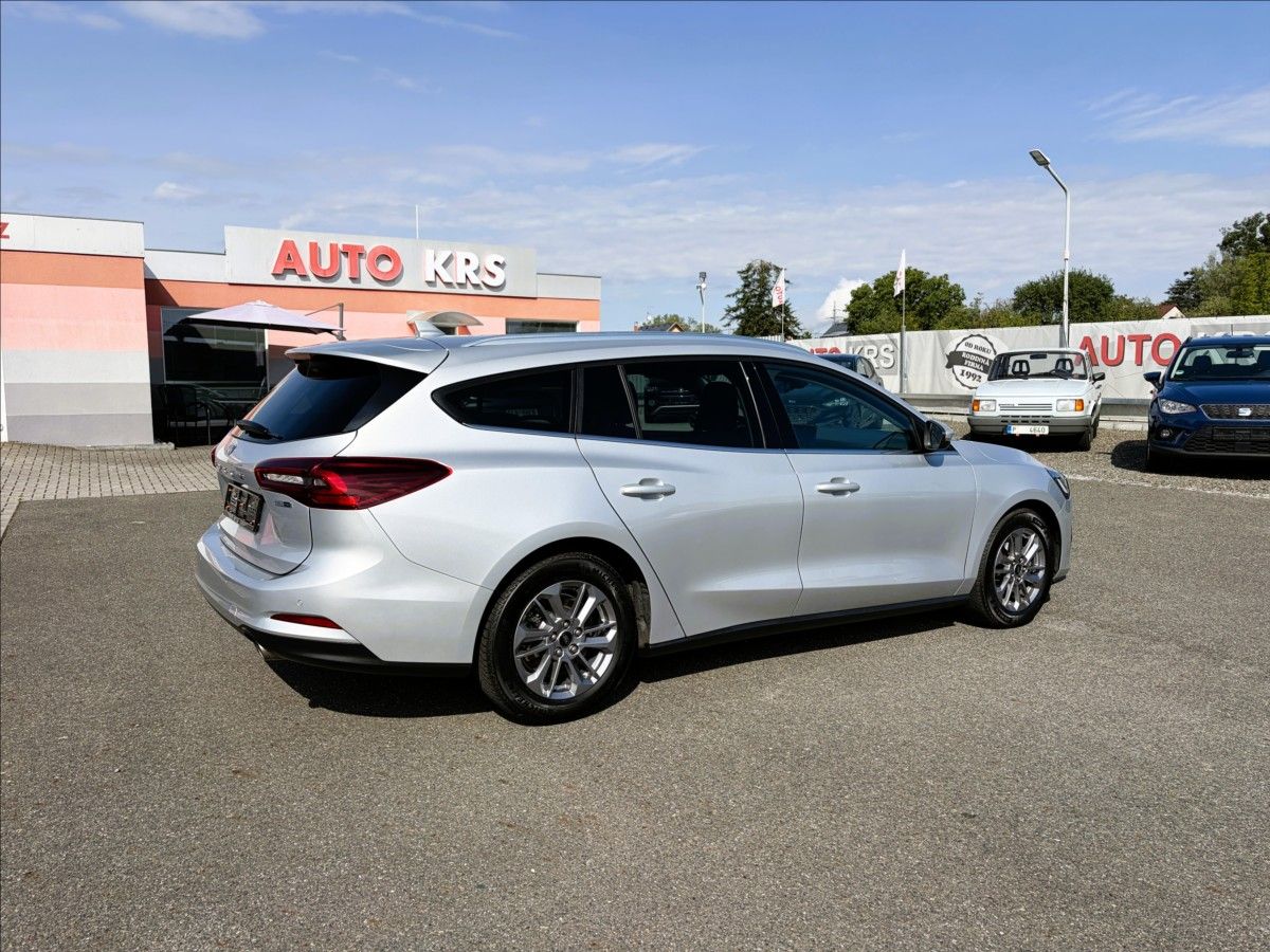 Ford Focus, 1,0 92KW TITANIUM x, LED,Navi, - fotka 4
