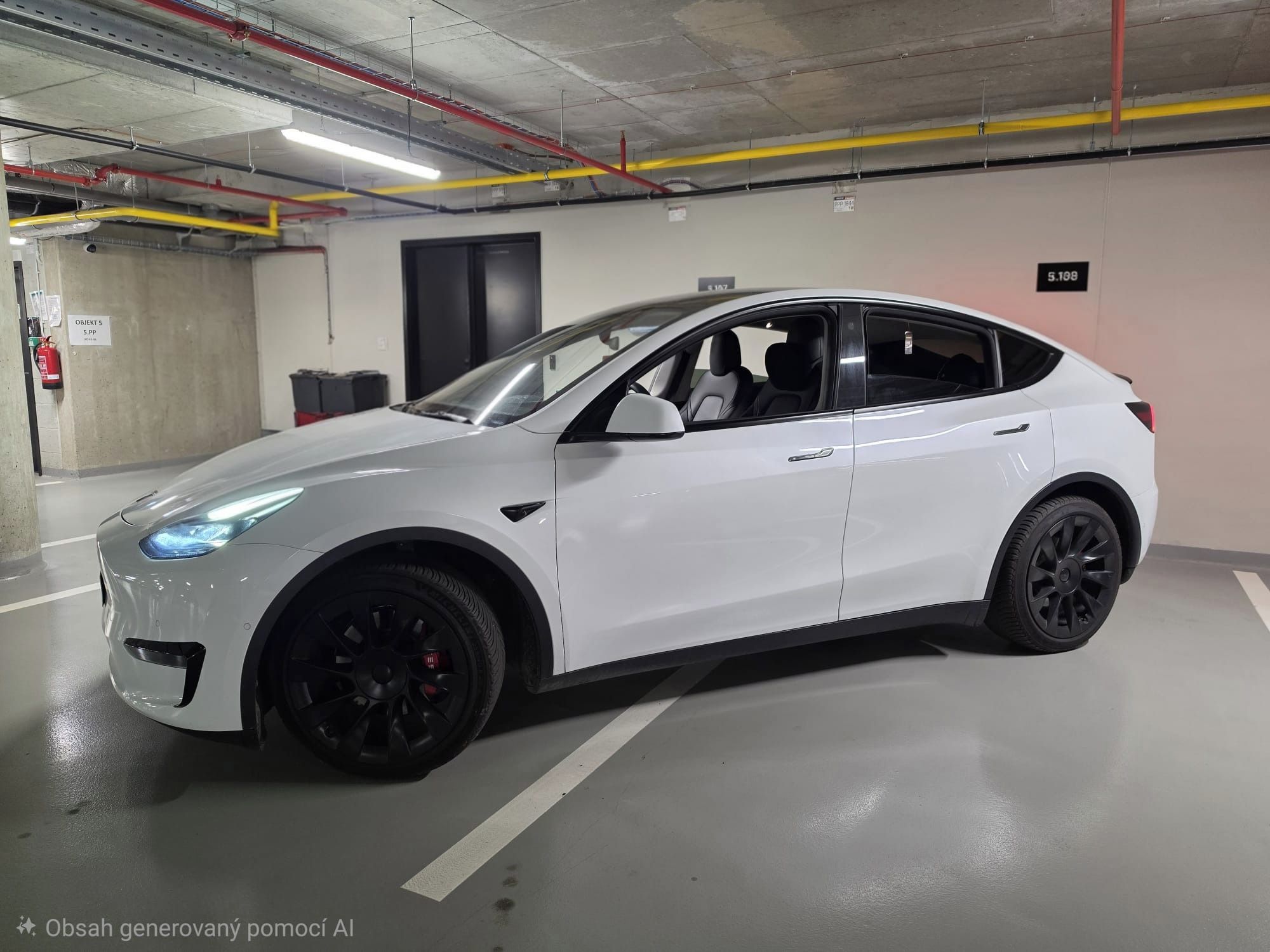 Tesla Model Y, LR_AWD/91%/Tažné/Perf look - fotka 5