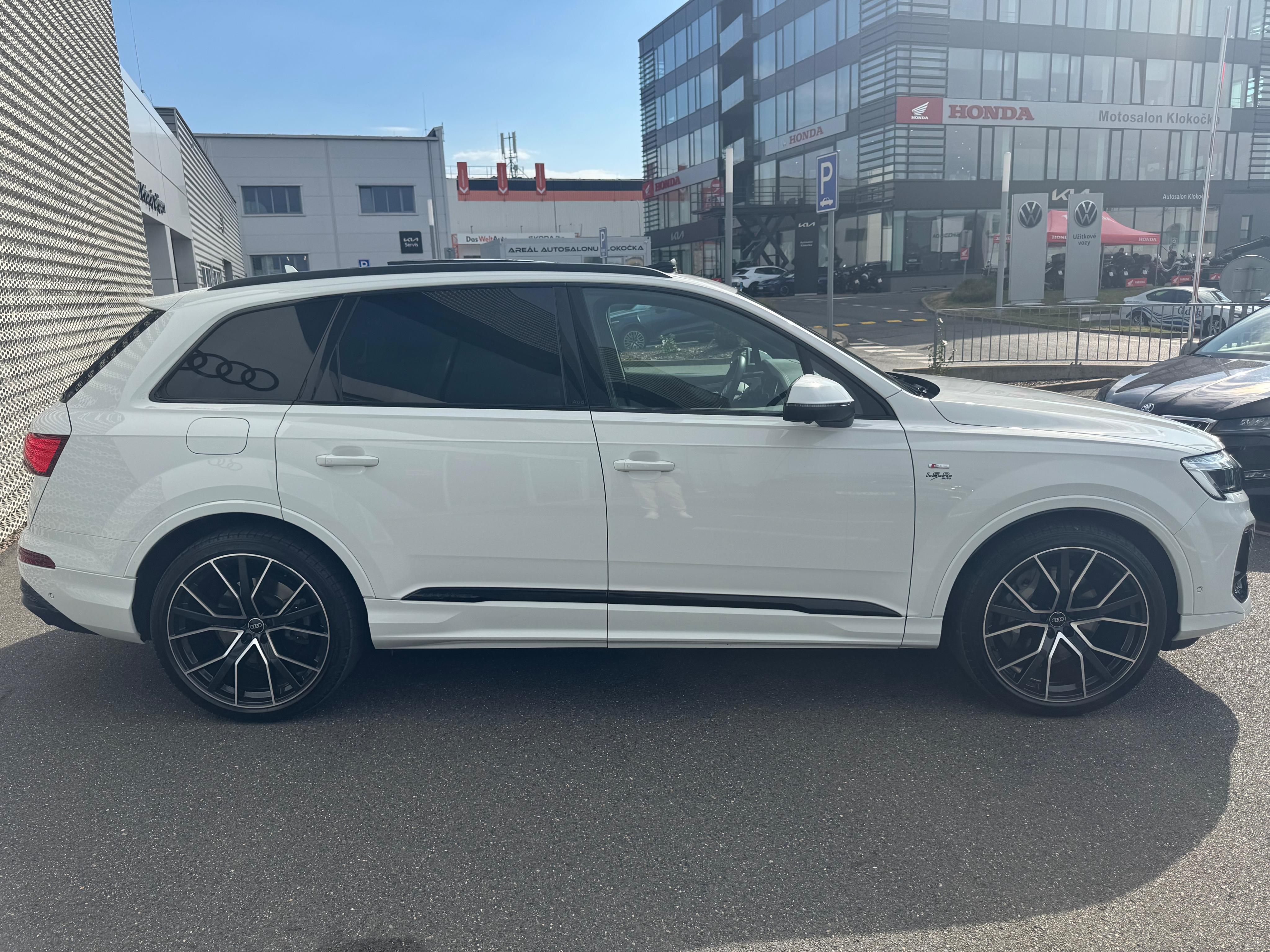 Audi Q7, 55 TFSI S-Line 7 Mist ČR DPH - fotka 5