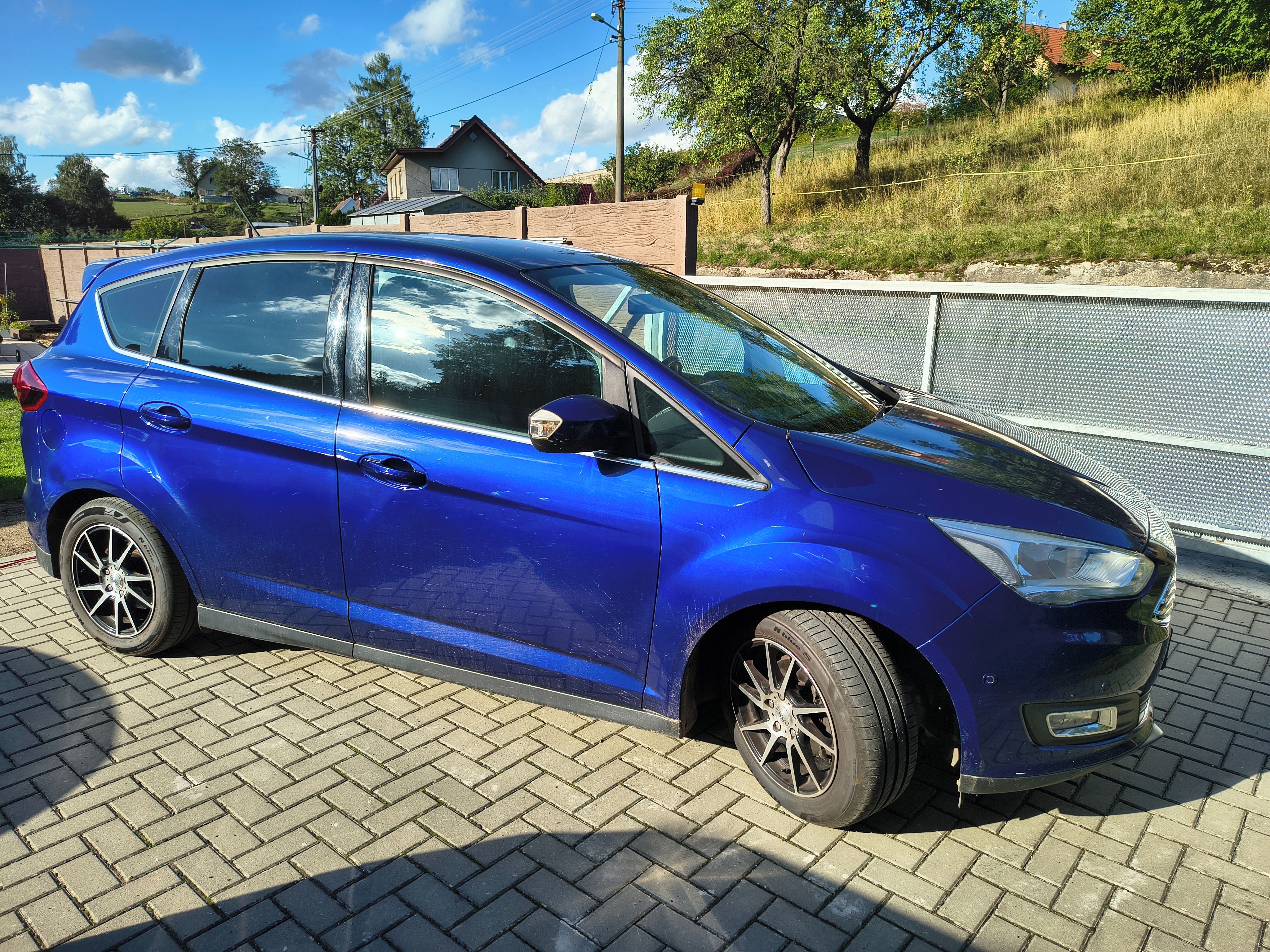 Ford C-MAX, 1.0 EcoBoost - perfektní stav - fotka 2