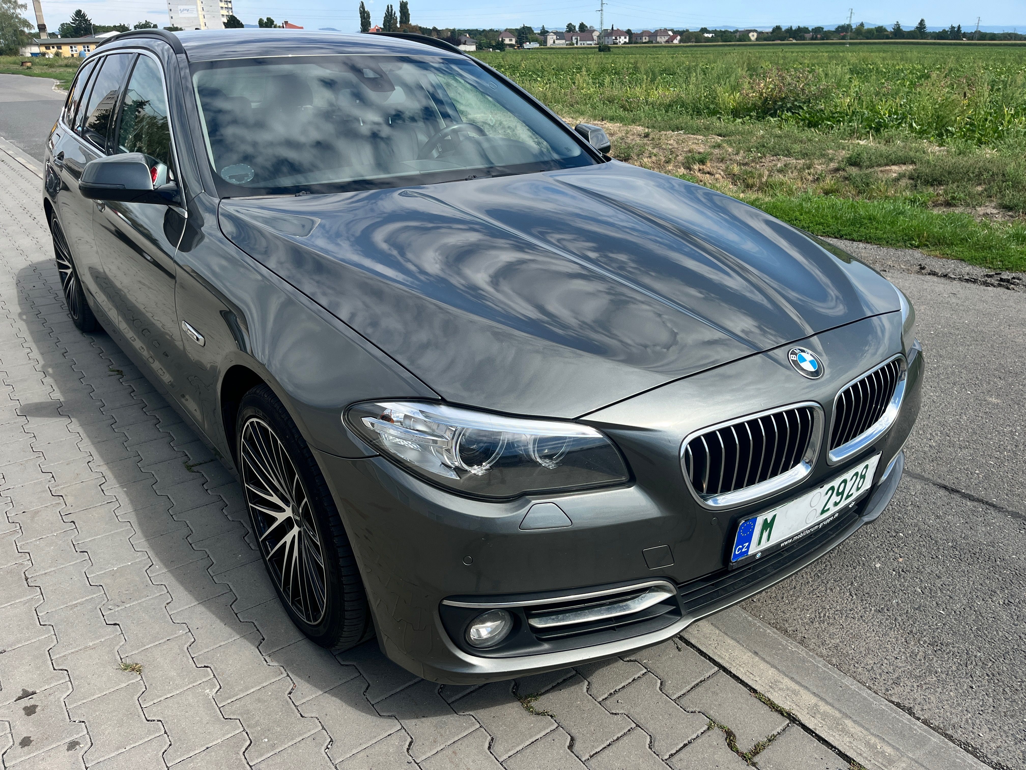 BMW Řada 5, 520D Luxury Line Automat 135kW - fotka 4