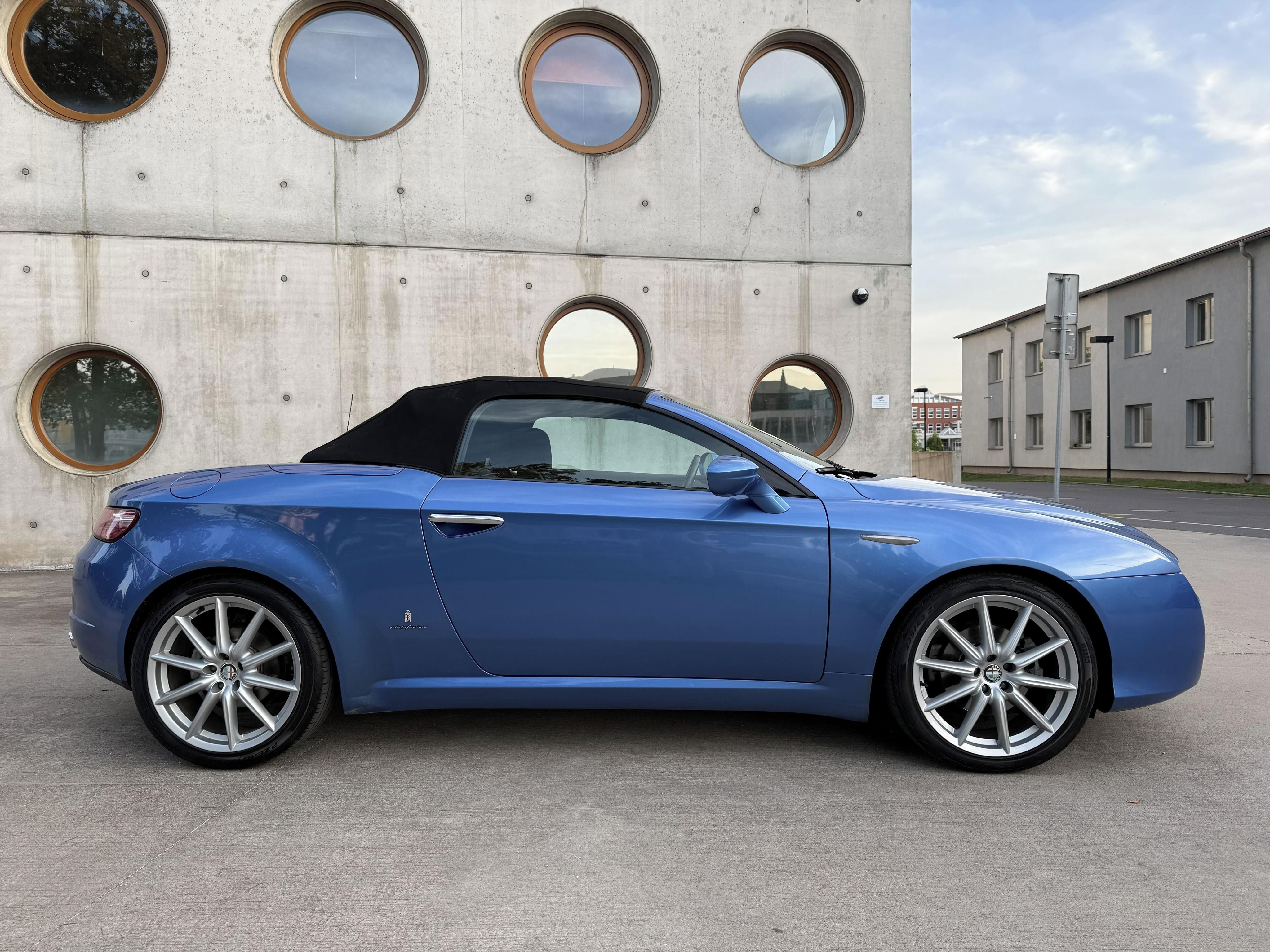 Alfa Romeo Spider, 2.2JTS - fotka 2