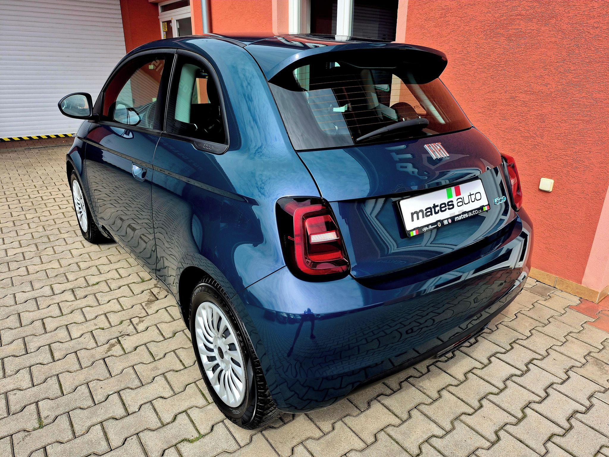 Fiat 500E, 42kwh 87KW  (ODPOČET DPH) - fotka 3