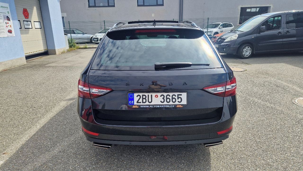 Škoda Superb, 2,0 TSi Sportline - fotka 5