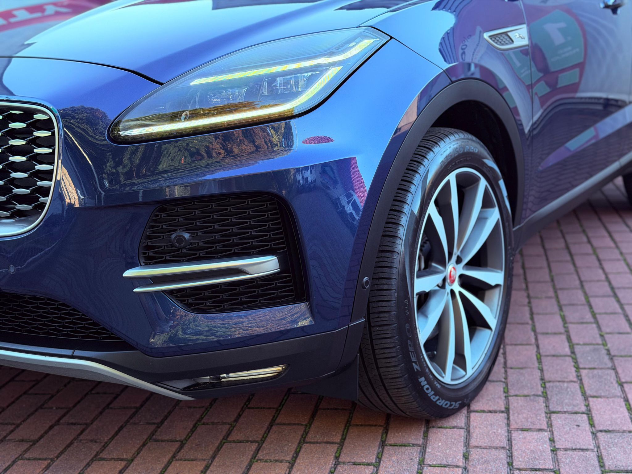 Jaguar E-Pace, P200 AWD, ČR, Meridian, TOP - fotka 3