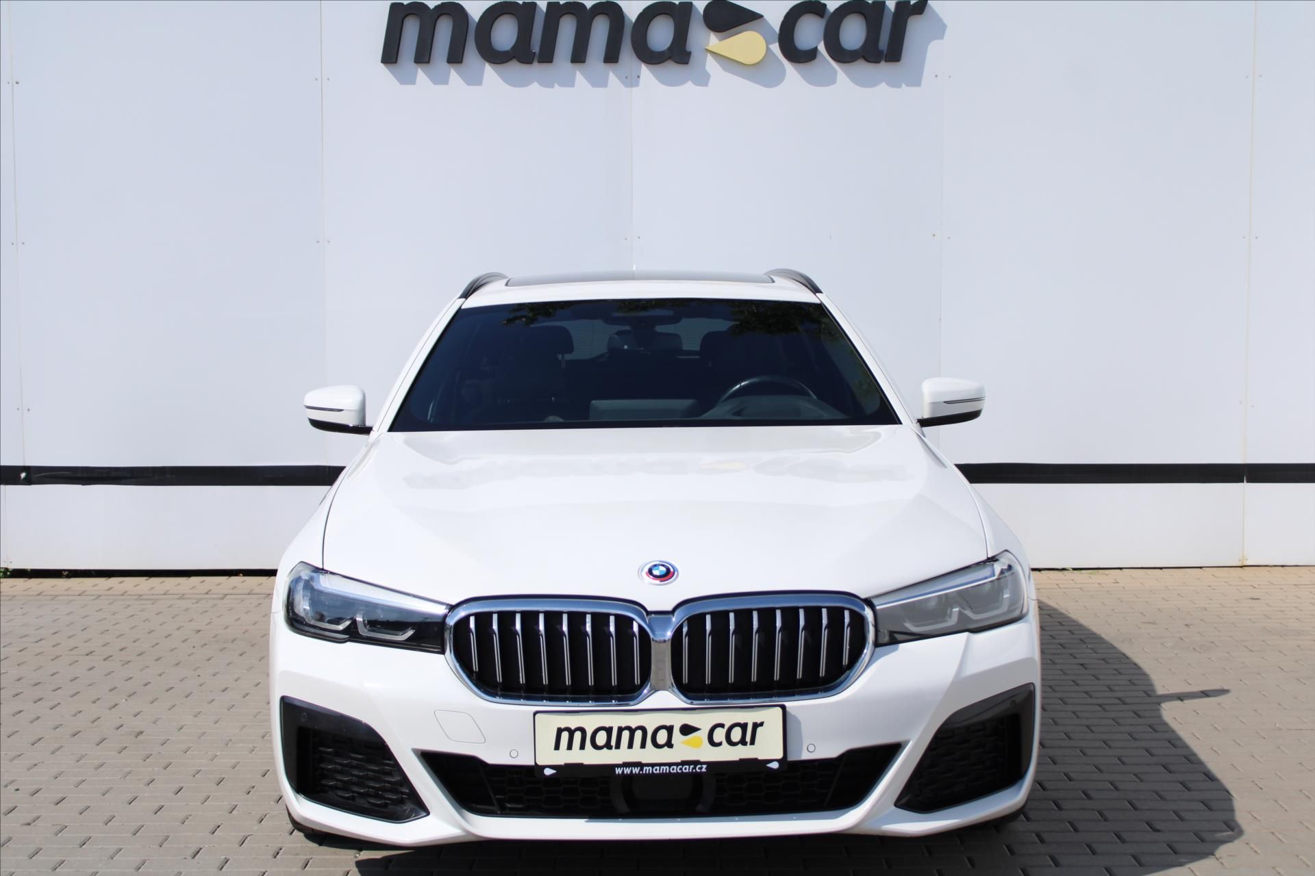 BMW Řada 5, 520d xDrive 140kW M PAKET ČR - fotka 2